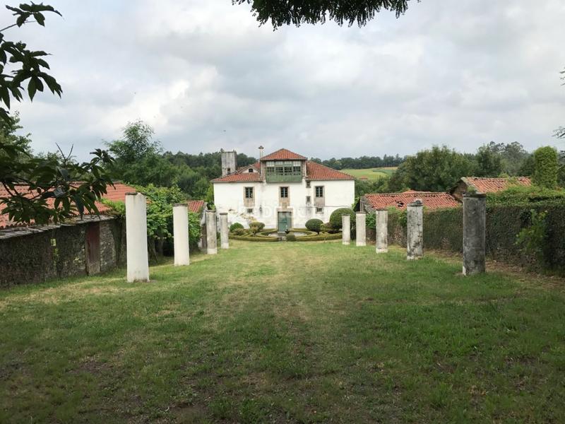 Foto b3be348d-a7f6-46f4-8192-78f93f025886. Masia amb piscina a Touro