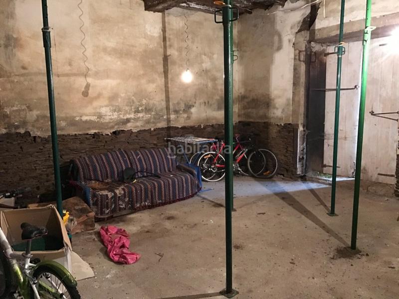 Foto d5cc79ec-c7a8-48e7-82b9-cd695489d059. Masia amb piscina a Touro