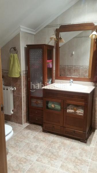 Foto 4b76e126-98e5-4b85-8a43-61871b500fa4. Casa bifamiliare con riscaldamento parcheggio in Parroquias de Santiago Santiago de Compostela