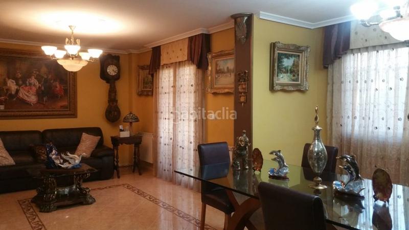 Foto 76d48f2b-47fd-49f7-befa-ea3ae850378b. Casa bifamiliare con riscaldamento parcheggio in Parroquias de Santiago Santiago de Compostela