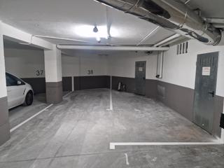 Lloguer Aparcament cotxe a Ensanche - Sar. Plaza de garaje muy amplia en alquiler en pleno ensanche compost