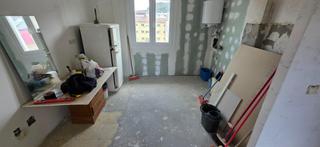 Pis a Castiñeiriño - Cruceiro de Sar. Piso a medio reformar en pontepedriña, de 3 habitaciones