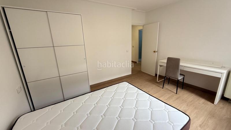 Foto f97e3a0a-ea65-4ec9-bf71-7ecbee3b58b3. Alquiler piso  centrico y luminoso de tres habitaciones en Santiago de Compostela