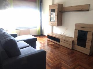 Location Appartement à Coia. Alquiler de piso con dos habitaciones y garaje