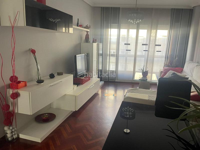 Foto 4ebf936f-cbe3-4875-9e9e-36d134f52eb2. Location appartement avec chauffage parking dans Coia Vigo