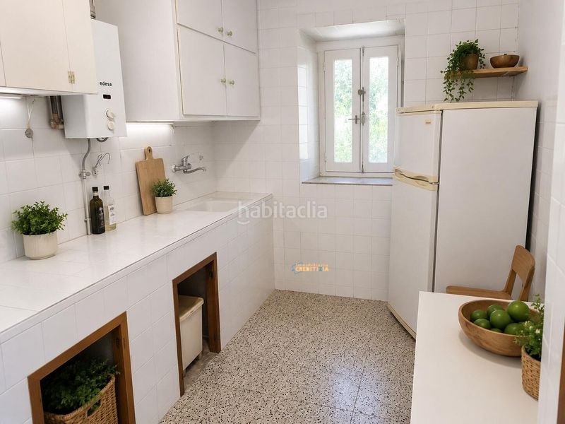 Foto b6e5c13a-88e0-4270-a6f8-aaf09ce5aa53. Casa amb aparcament a Lavadores Vigo