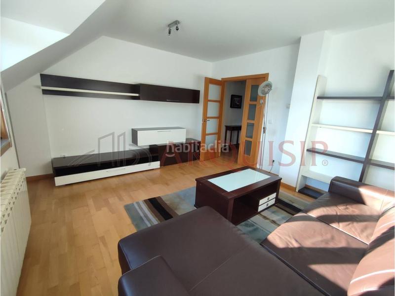 Foto 60c4261d-36eb-48ef-8568-b6b06fb4a9a5. Àtic amb calefacció aparcament a O Milladoiro Ames