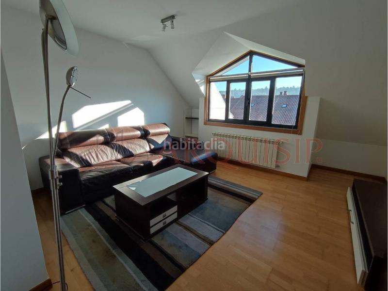 Foto a5586c10-324e-4cbf-95b1-7fc945d5cec5. Àtic amb calefacció aparcament a O Milladoiro Ames