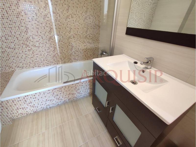 Foto abe7795a-caf3-4d1a-bd6a-e2f2a8020f6a. Àtic amb calefacció aparcament a O Milladoiro Ames