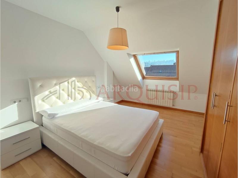 Foto bb8d55b2-f130-44fd-aac3-b335134a7938. Àtic amb calefacció aparcament a O Milladoiro Ames