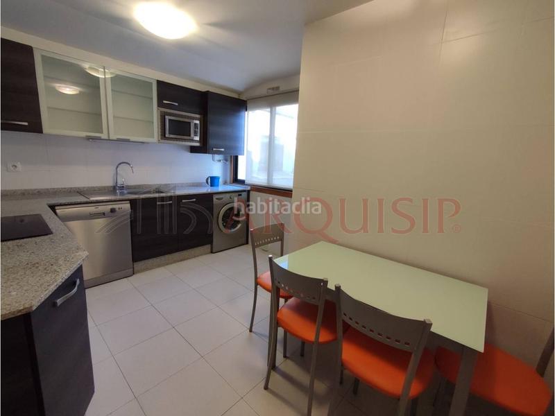 Foto f6d539e4-9ee9-4e85-b579-3e65c53abb9a. Àtic amb calefacció aparcament a O Milladoiro Ames