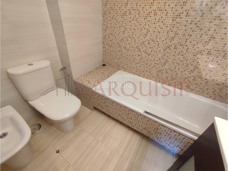 Foto fb53ce86-a75c-43bb-b35d-fc8dc2dac4b6. Àtic amb calefacció aparcament a O Milladoiro Ames