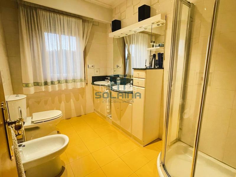 Foto 30328a62-f6e7-40d5-855a-3fc784dd8935. Chalet mit heizung parking in As Lagoas Ourense