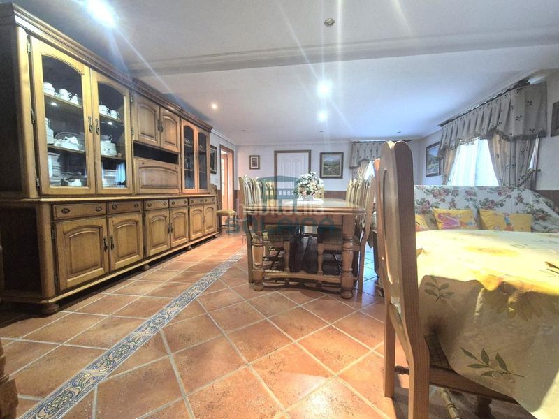 Foto ba55e11c-ee1b-47a7-85d7-cfd6c6aee7ff. Casa amb calefacció aparcament a Coles