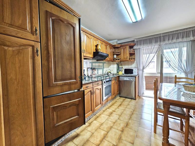 Foto 55197fc2-ef74-4513-9663-2b96f02c9ffe. Appartement avec chauffage parking dans Centro Ourense