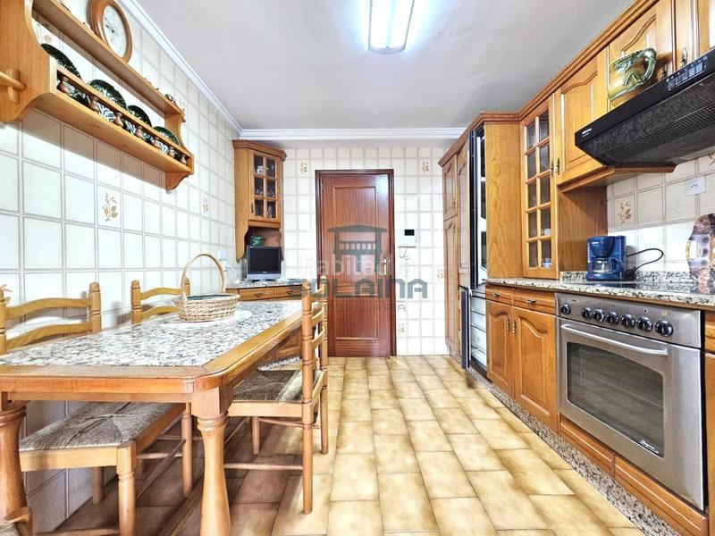 Foto d680dce9-cc12-4fe5-8875-45db83707fbc. Piso en Centro Ourense
