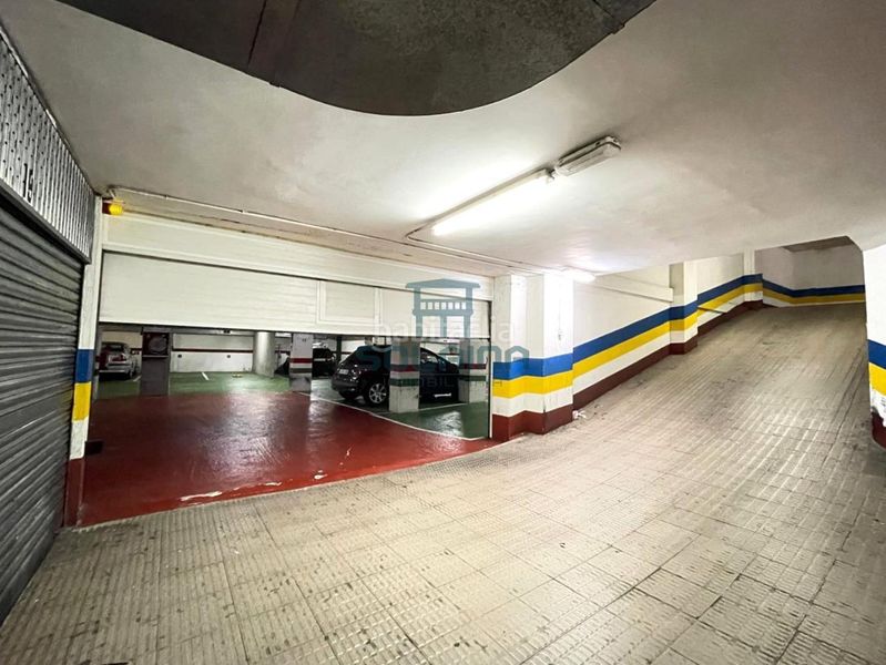 Foto 0a82493a-0d1f-4bd0-938b-42e7d78f23f1. Aparcament cotxe a Centro Ourense