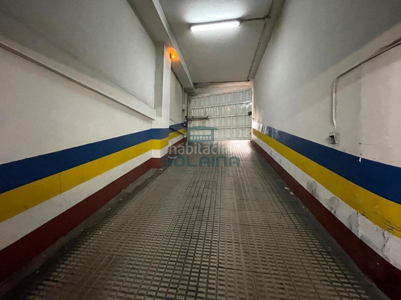 Foto b36c3ba8-8183-4041-b572-4adca246cfde. Aparcament cotxe a Centro Ourense