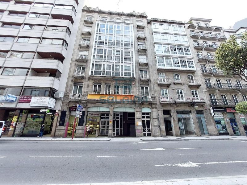 Foto db0581d7-44e3-4f7d-b252-03c4fd2ba8fd. Aparcament cotxe a Centro Ourense