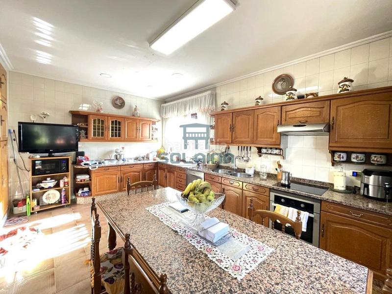 Foto 37f00b19-b661-4b74-832b-208da8818dab. Haus mit heizung parking in A Carballeira Ourense