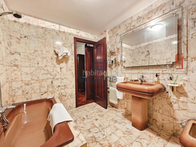 Foto 17db102a-6fc4-43c1-bd74-210700873a3b. Appartement avec chauffage parking dans Centro Ourense