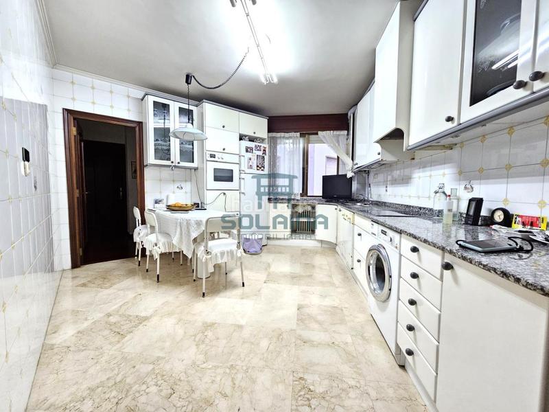 Foto 9215edee-a1f2-4f2a-9287-985479728cb3. Flat with heating parking in Centro Ourense