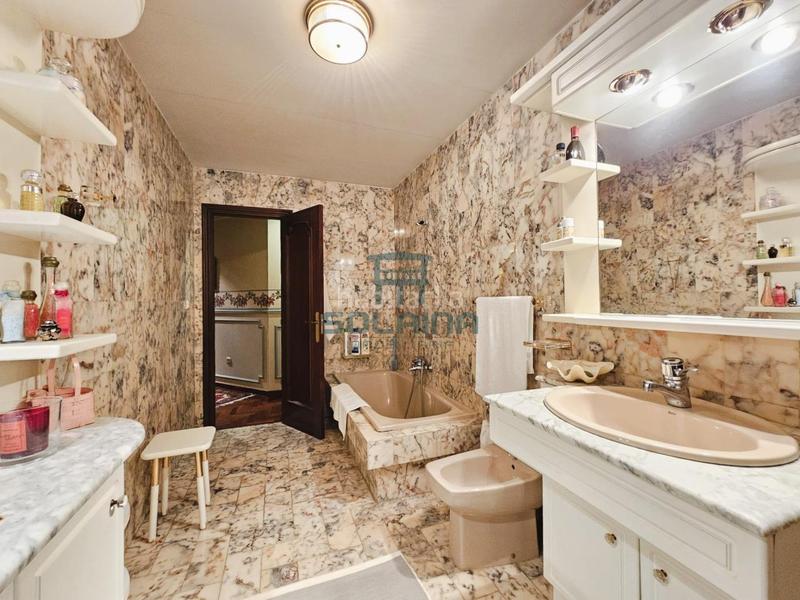 Foto b0ad4a26-2ec2-454c-98c8-c827beb14c2b. Pis amb calefacció aparcament a Centro Ourense