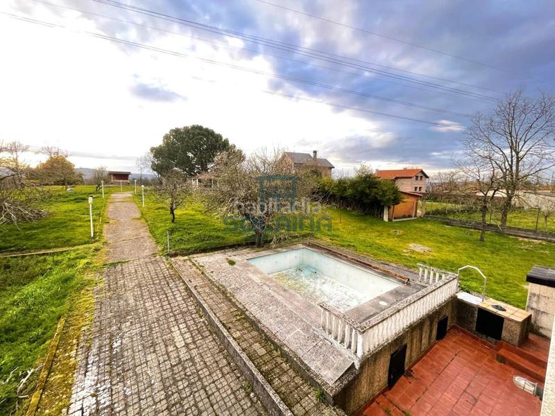 Foto 7c5f654a-7b29-44f7-9bc9-eca40de0a934. Chalet en San Cibrao das Viñas