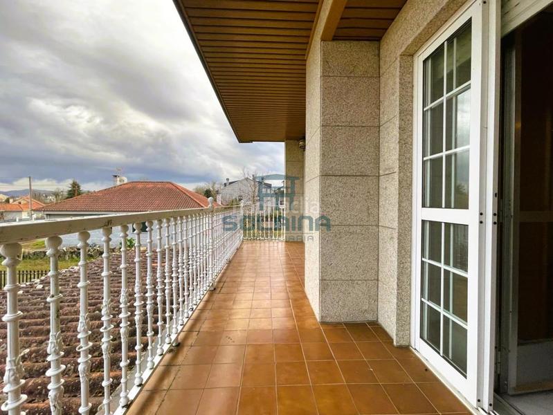 Foto c2bcbeac-00e8-4b66-836f-7c621ebd4629. Chalet en San Cibrao das Viñas