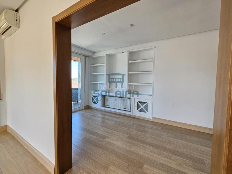 Foto ae5f17b7-1398-4b8e-a0cc-b5d52553a69e. Àtic amb calefacció aparcament a Centro Ourense