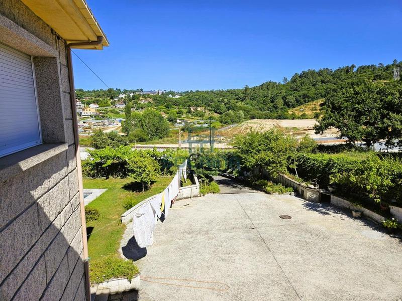 Foto d7e2e499-be3d-44b6-8f5e-7c42e4f713e4. Chalet con riscaldamento parcheggio in Mariñamansa Ourense