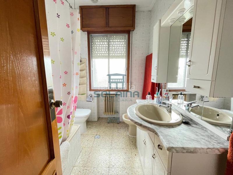 Foto cf43e5af-fc1d-4ee5-b057-aeaeb9144f9f. Casa en As Lagoas Ourense