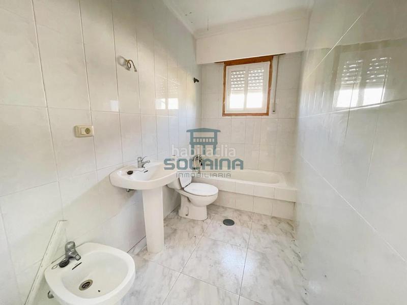 Foto 09b39a4f-d40b-4c71-9557-0480d973bbb6. Chalet with parking in San Cibrao das Viñas