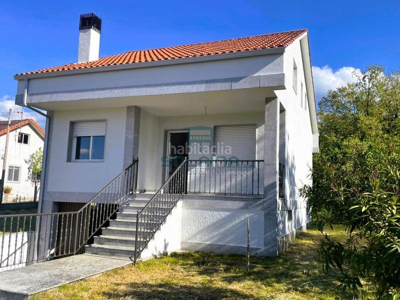 Foto 72077bbe-dc3c-4732-81e6-fade23127c5e. Chalet with parking in San Cibrao das Viñas