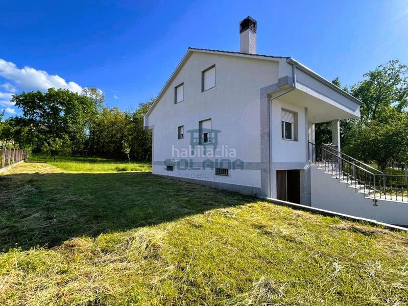 Foto c54f23dc-0ff3-455a-be31-242830710112. Chalet with parking in San Cibrao das Viñas