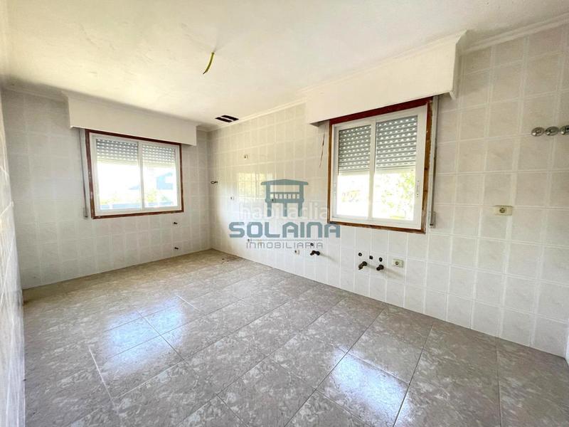 Foto f0939ce8-af80-46d9-bfe7-b026495a3f35. Chalet with parking in San Cibrao das Viñas