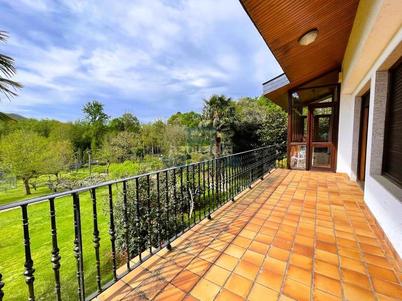 Foto b5cde6d4-4d99-45d9-b255-970e110cec19. Chalet with heating pool in Esgos