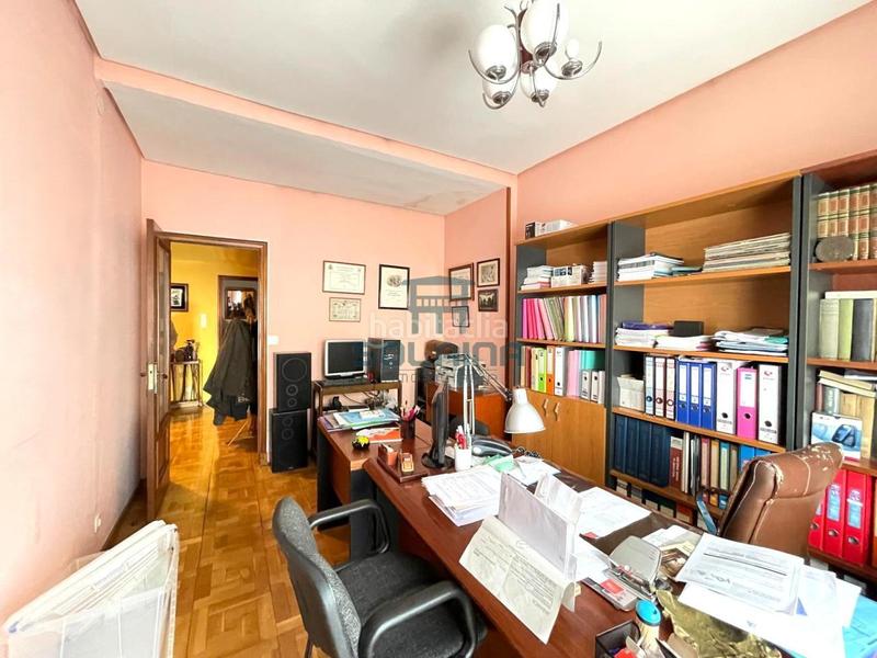 Foto f968a9b7-d7bc-4b8f-af66-d1e02f088b64. Appartamento con riscaldamento parcheggio in Centro Ourense