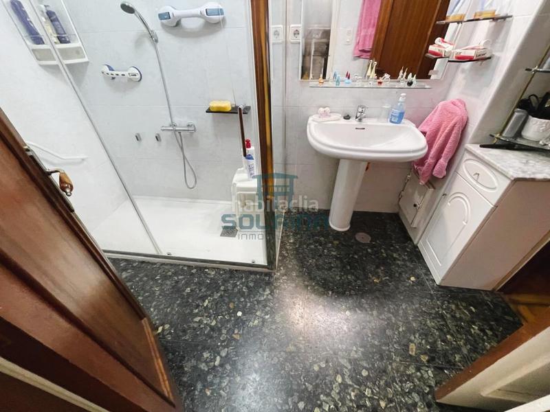 Foto 5c0dd233-65e2-4911-a5f0-10689e9a2f1b. Flat with heating parking in Centro Ourense