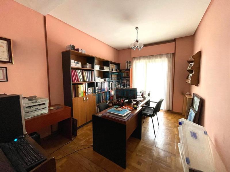 Foto dbb535e8-ed1c-49ef-8bde-0ca89ffd2338. Flat with heating parking in Centro Ourense