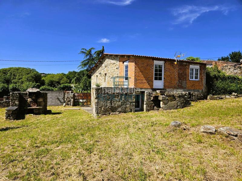 Foto 1bea7507-fffe-4d01-82fd-cd2095ac9aa8. Casa a Peroxa (A)