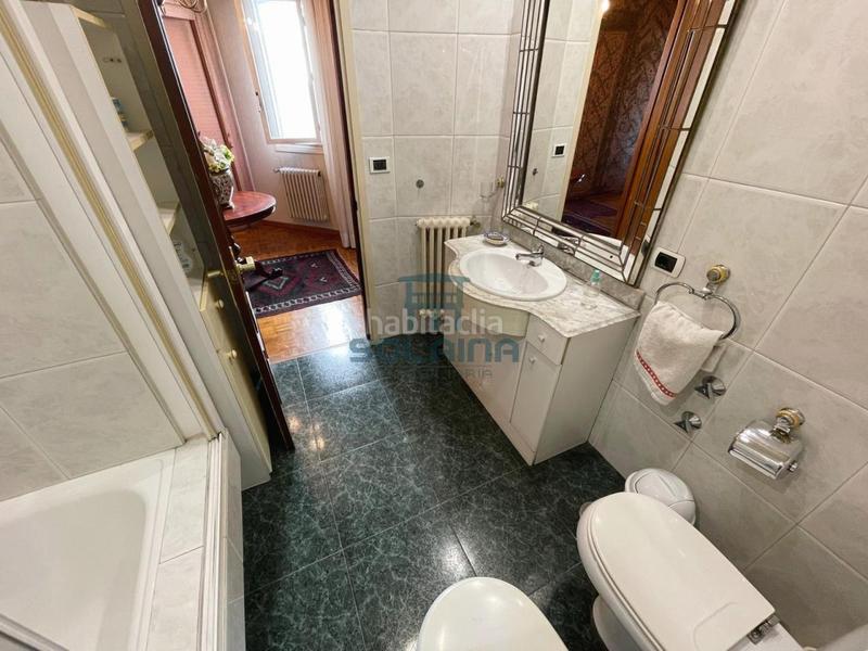 Foto d92dce0b-2a6b-4579-bb52-f82eb34e4564. Piso en Centro Ourense