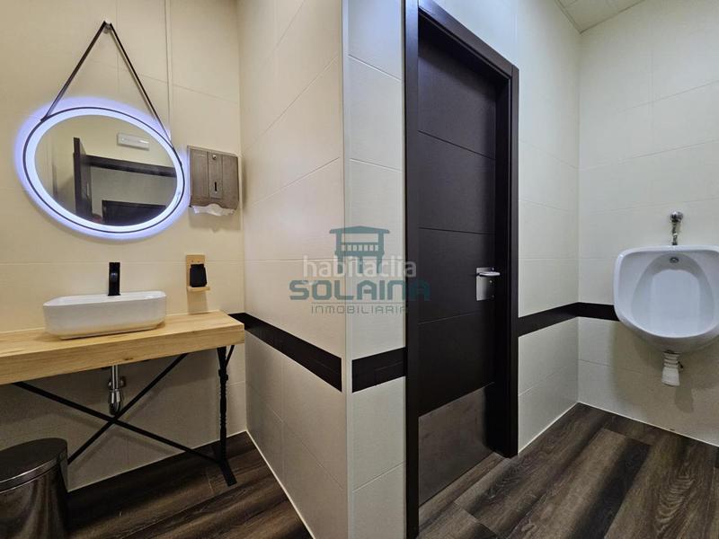 Foto ce4a405b-e374-4738-b54a-a2611e30687d. Location local commercial dans As Lagoas Ourense