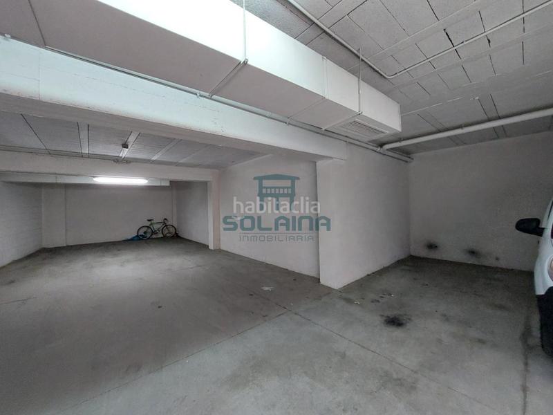 Foto 9c4a7584-a37e-4c67-84b2-549e14d64176. Parking coche en Rúa (A)