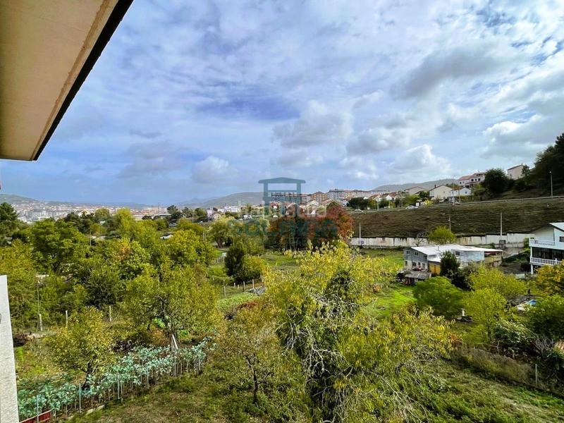 Foto 27d929fc-8a47-45a6-897f-e1a3376352f0. Casa amb aparcament a Vistahermosa Ourense