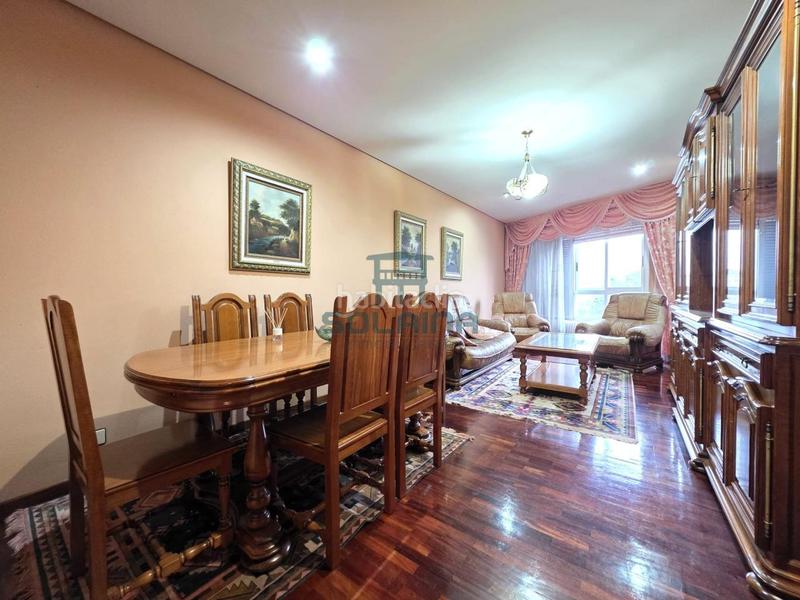 Foto cc6a9d00-7175-47ca-a3c8-cd20e576d88d. Rent flat with heating parking in Ventiun Ourense