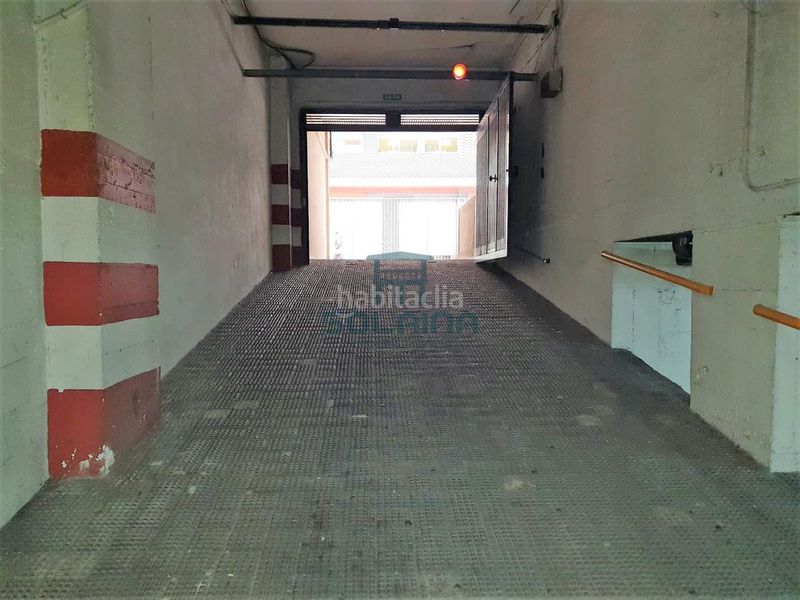 Foto f8c24dcd-cdfa-4a50-b65a-0060bf9e4f52. Aparcament cotxe a Centro Ourense
