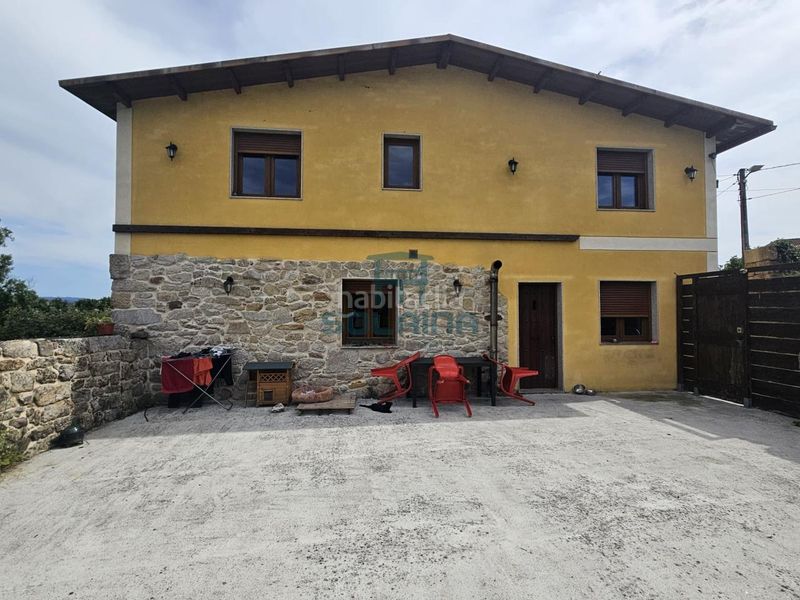 Foto 1559fcc3-d34e-469b-a2bc-e58f13018403. Casa adossada amb calefacció a Coles
