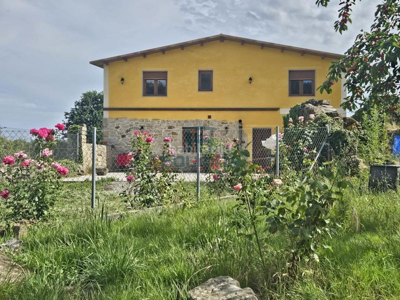 Foto 34972f51-e124-4773-8795-22bb3537e234. Casa adossada amb calefacció a Coles