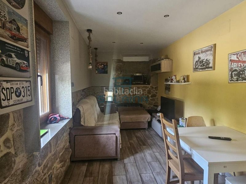 Foto a38a4175-6a0c-4817-9ac3-a42ea50825ce. Casa adossada amb calefacció a Coles